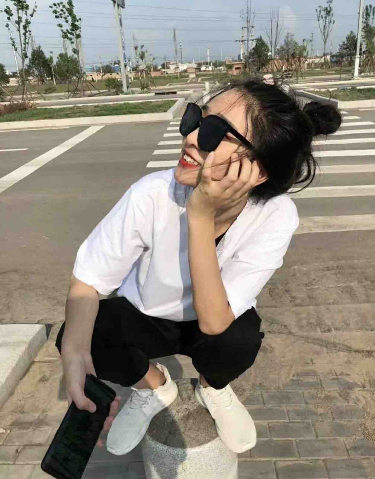 笑笑.